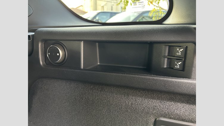 2025 認定中古車 Land Rover Discovery Sport ヴァレジネブルー プラグインハイブリッド（ガソリン） 標準ホイール S