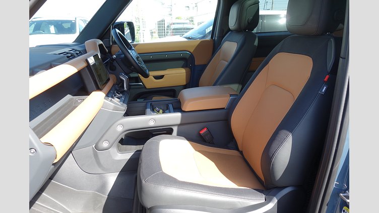2023 認定中古車 Land Rover Defender 90 タスマンブルー P300 AWD（AT） X-DYNAMIC HSE