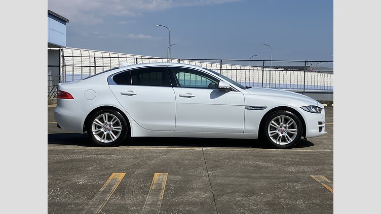 2018 認定中古車 Jaguar XE Yulong White 2.0 litre i4D Diesel PRESTIGE AWD