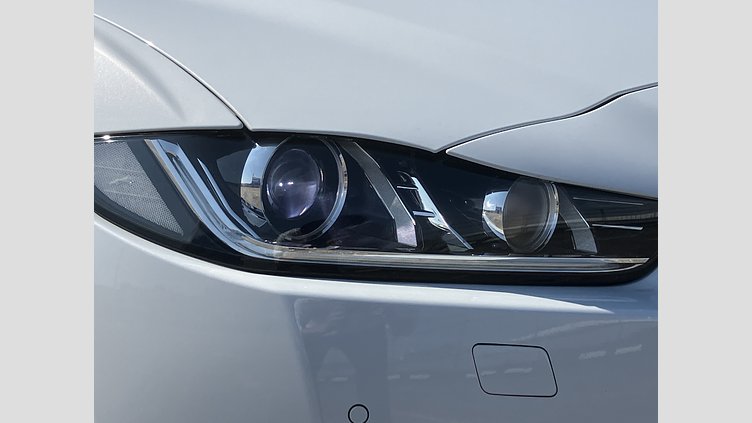 2018 認定中古車 Jaguar XE Yulong White 2.0 litre i4D Diesel PRESTIGE AWD