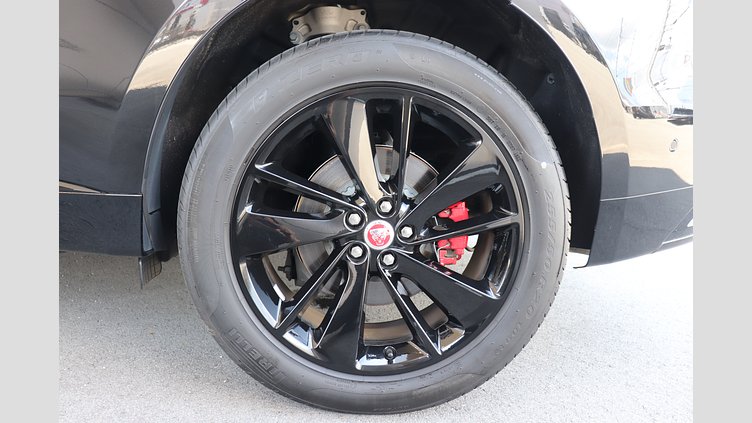 2022 認定中古車 Jaguar F-Pace サントリーニブラック P250 AWD（オートマチック） R-DYNAMIC BLACK