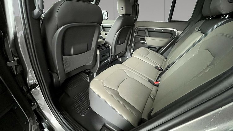 2024 Approved Land Rover Defender 110 Silicon Silver D300 Diesel MHEV X-Dynamic SE