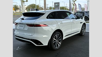 F-Pace 1