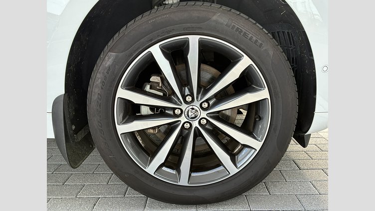 2023 認定中古車 Jaguar F-Pace フジホワイト D204 AWD（オートマチック）MHEV R-DYNAMIC SE