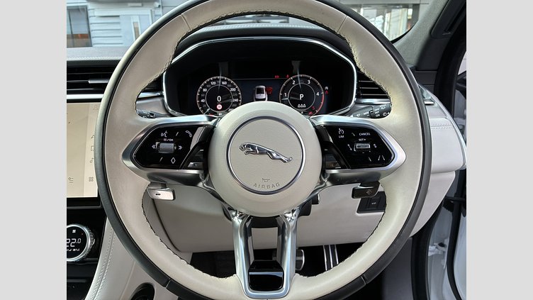 2023 認定中古車 Jaguar F-Pace フジホワイト D204 AWD（オートマチック）MHEV R-DYNAMIC SE
