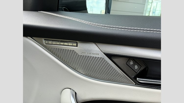 2023 認定中古車 Jaguar F-Pace フジホワイト D204 AWD（オートマチック）MHEV R-DYNAMIC SE