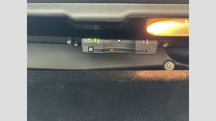 2023 認定中古車 Jaguar F-Pace フジホワイト D204 AWD（オートマチック）MHEV R-DYNAMIC SE