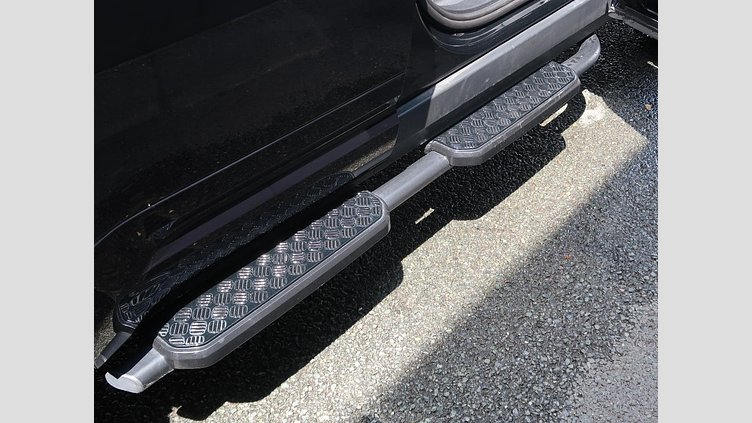 2023 認定中古車 Land Rover Defender 110 サントリーニブラック D300 AWD（AT） X-DYNAMIC HSE