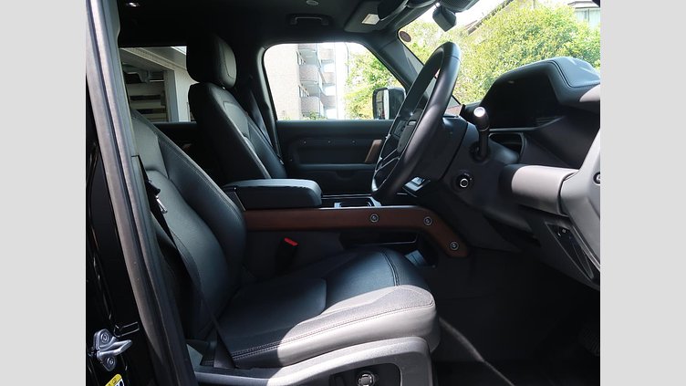 2023 認定中古車 Land Rover Defender 110 サントリーニブラック D300 AWD（AT） X-DYNAMIC HSE