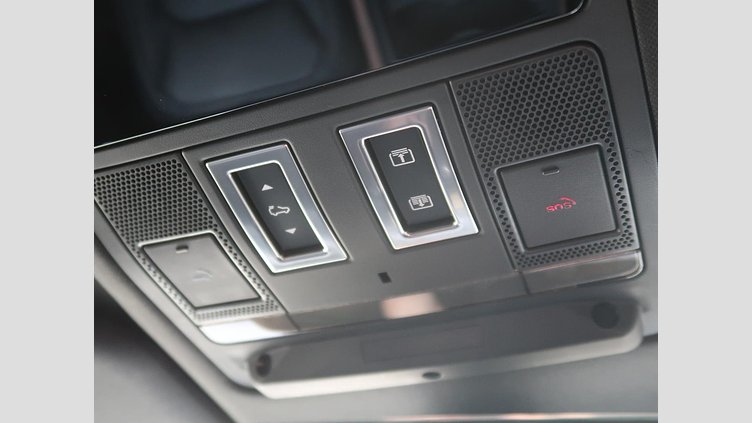 2023 認定中古車 Land Rover Defender 110 サントリーニブラック D300 AWD（AT） X-DYNAMIC HSE