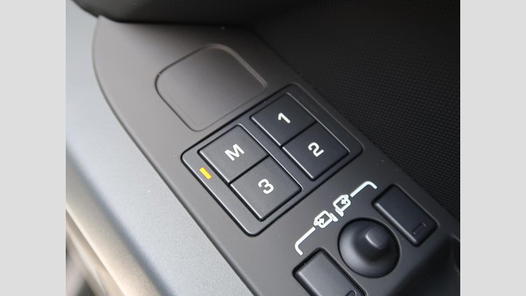 2023 認定中古車 Land Rover Defender 110 サントリーニブラック D300 AWD（AT） X-DYNAMIC HSE