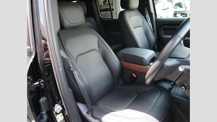 2023 認定中古車 Land Rover Defender 110 サントリーニブラック D300 AWD（AT） X-DYNAMIC HSE