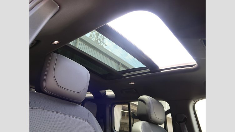 2023 認定中古車 Land Rover Defender 110 サントリーニブラック D300 AWD（AT） X-DYNAMIC HSE