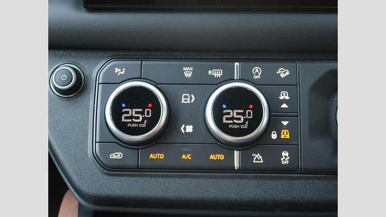 2023 認定中古車 Land Rover Defender 110 サントリーニブラック D300 AWD（AT） X-DYNAMIC HSE