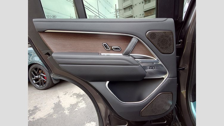 2025 認定中古車 Land Rover Range Rover シャラントグレイ P550 AWD PHEV（AT） スタンダードホイールベース Autobiography