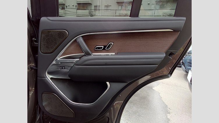 2025 認定中古車 Land Rover Range Rover シャラントグレイ P550 AWD PHEV（AT） スタンダードホイールベース Autobiography