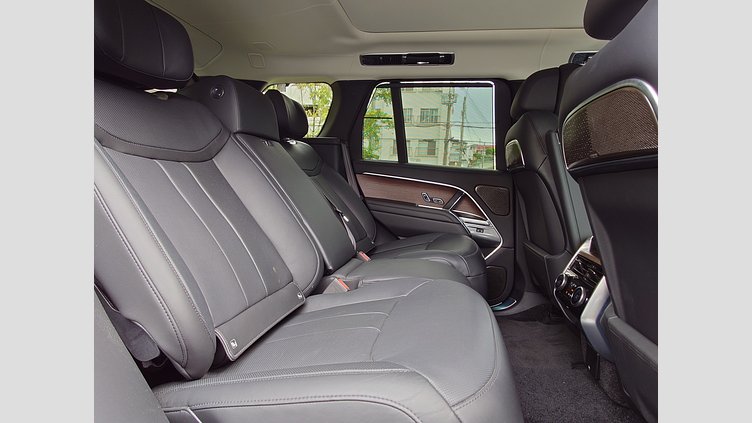 2025 認定中古車 Land Rover Range Rover シャラントグレイ P550 AWD PHEV（AT） スタンダードホイールベース Autobiography
