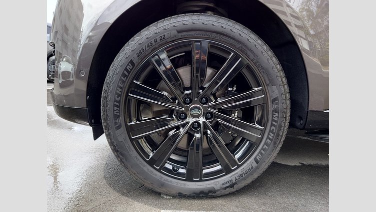 2025 認定中古車 Land Rover Range Rover シャラントグレイ P550 AWD PHEV（AT） スタンダードホイールベース Autobiography