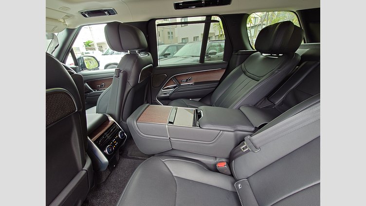 2025 認定中古車 Land Rover Range Rover シャラントグレイ P550 AWD PHEV（AT） スタンダードホイールベース Autobiography