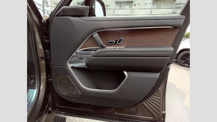 2025 認定中古車 Land Rover Range Rover シャラントグレイ P550 AWD PHEV（AT） スタンダードホイールベース Autobiography