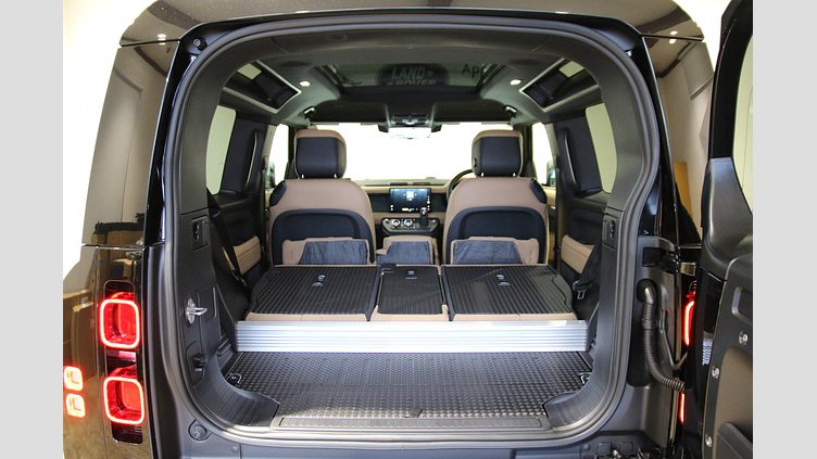 2025 認定中古車 Land Rover Defender 90 サントリーニブラック D350 ディーゼルマイルドハイブリッド X-Dynamic HSE