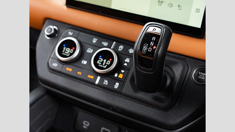 2023 認定中古車 Land Rover Defender 110 サントリーニブラック D300 AWD（AT） X-DYNAMIC HSE