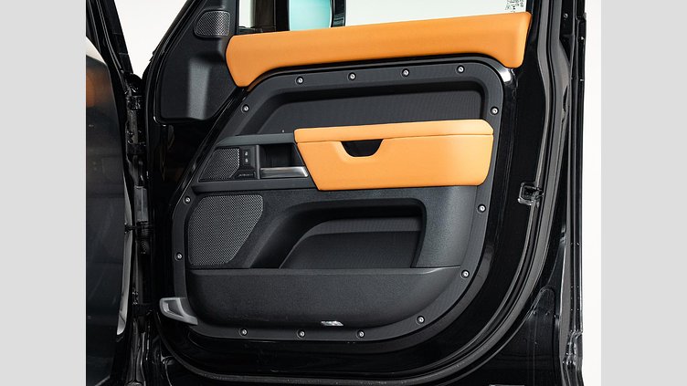 2023 認定中古車 Land Rover Defender 110 サントリーニブラック D300 AWD（AT） X-DYNAMIC HSE