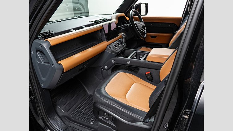 2023 認定中古車 Land Rover Defender 110 サントリーニブラック D300 AWD（AT） X-DYNAMIC HSE