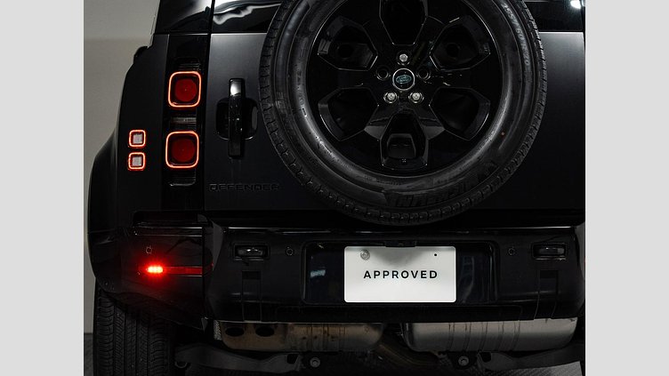 2023 認定中古車 Land Rover Defender 110 サントリーニブラック D300 AWD（AT） X-DYNAMIC HSE