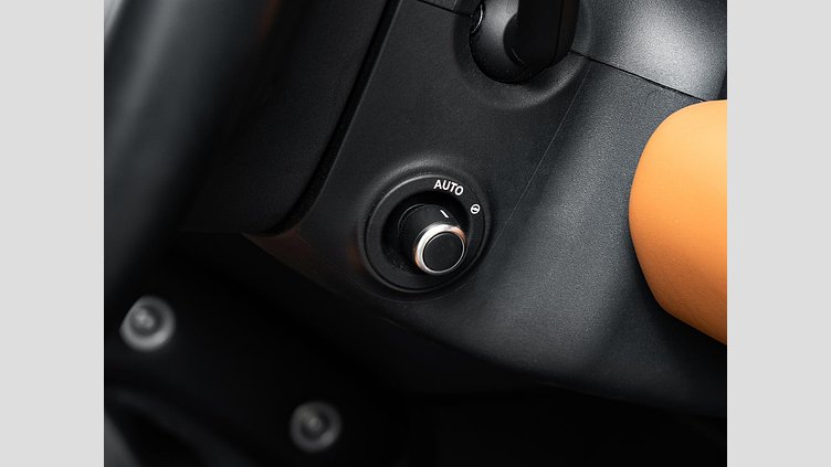 2023 認定中古車 Land Rover Defender 110 サントリーニブラック D300 AWD（AT） X-DYNAMIC HSE