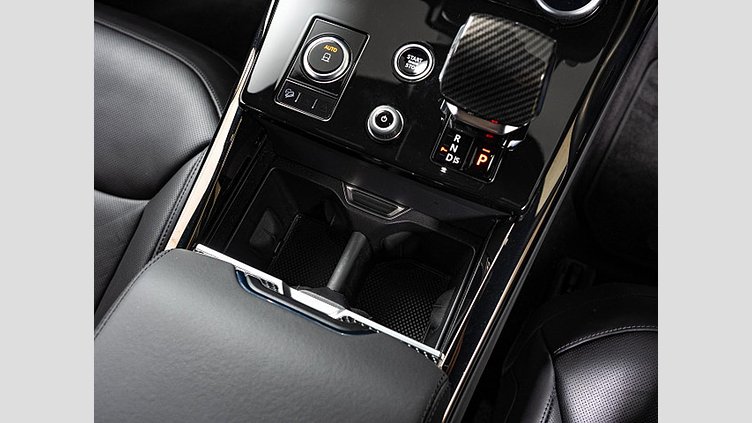 2023 認定中古車 Land Rover Range Rover Sport サントリーニブラック 3.0リッター6気筒300PSターボチャージドディーゼルMHEV（オートマチック） DYNAMIC SE