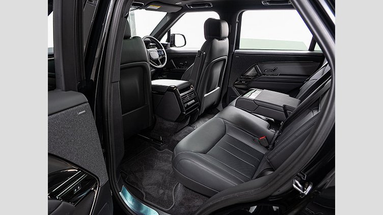 2023 認定中古車 Land Rover Range Rover Sport サントリーニブラック 3.0リッター6気筒300PSターボチャージドディーゼルMHEV（オートマチック） DYNAMIC SE