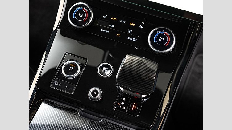 2023 認定中古車 Land Rover Range Rover Sport サントリーニブラック 3.0リッター6気筒300PSターボチャージドディーゼルMHEV（オートマチック） DYNAMIC SE