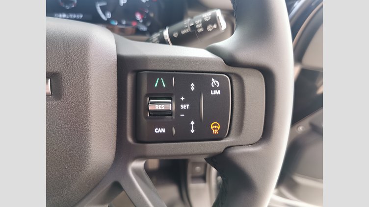 2025 認定中古車 Land Rover Defender 110 サントリーニブラック D350 ディーゼルマイルドハイブリッド X-Dynamic SE