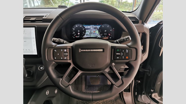 2025 認定中古車 Land Rover Defender 110 サントリーニブラック D350 ディーゼルマイルドハイブリッド X-Dynamic SE