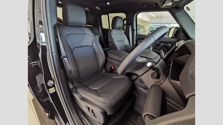 2025 認定中古車 Land Rover Defender 110 サントリーニブラック D350 ディーゼルマイルドハイブリッド X-Dynamic SE