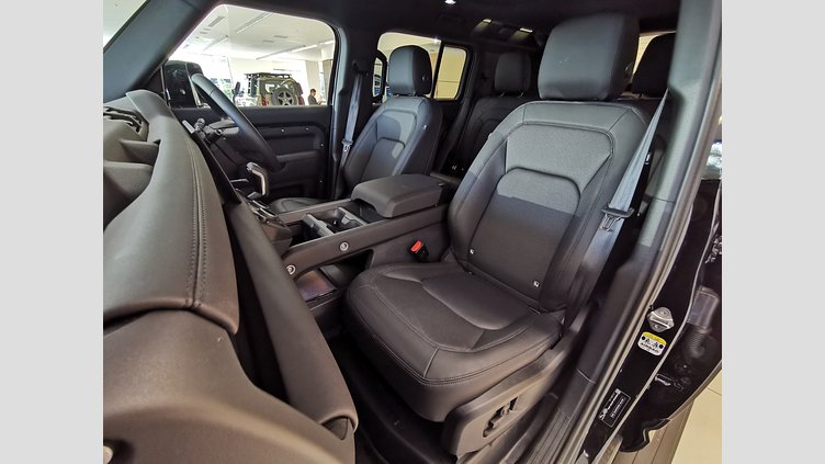 2025 認定中古車 Land Rover Defender 110 サントリーニブラック D350 ディーゼルマイルドハイブリッド X-Dynamic SE