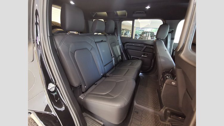 2025 認定中古車 Land Rover Defender 110 サントリーニブラック D350 ディーゼルマイルドハイブリッド X-Dynamic SE