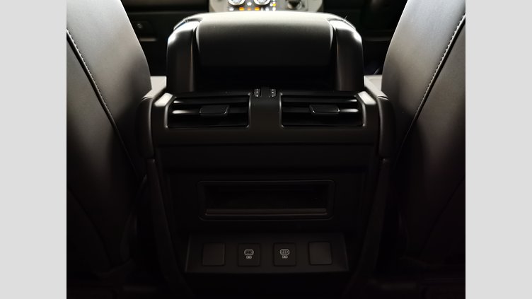 2025 認定中古車 Land Rover Defender 110 サントリーニブラック D350 ディーゼルマイルドハイブリッド X-Dynamic SE