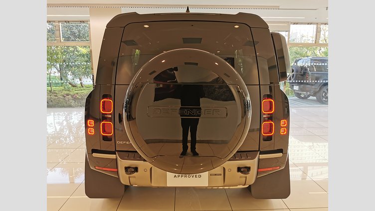 2025 認定中古車 Land Rover Defender 110 サントリーニブラック D350 ディーゼルマイルドハイブリッド X-Dynamic SE