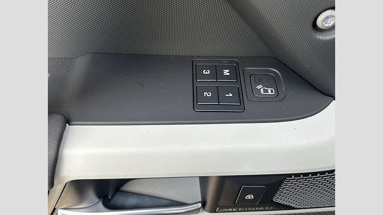 2020 認定中古車 Land Rover Defender 110 Pangea Green 2.0 litre i4P Petrol SE