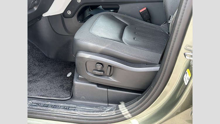 2020 認定中古車 Land Rover Defender 110 Pangea Green 2.0 litre i4P Petrol SE