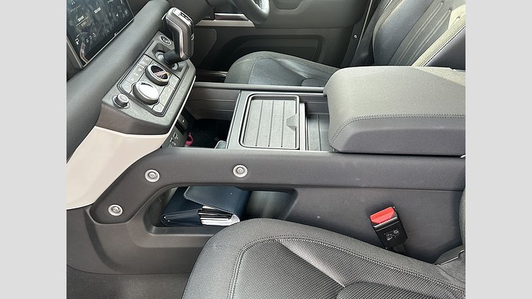 2020 認定中古車 Land Rover Defender 110 Pangea Green 2.0 litre i4P Petrol SE