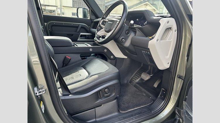 2020 認定中古車 Land Rover Defender 110 Pangea Green 2.0 litre i4P Petrol SE