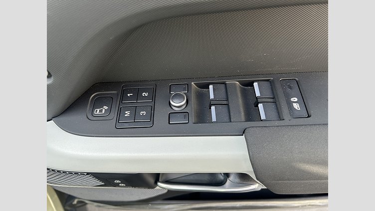 2020 認定中古車 Land Rover Defender 110 Pangea Green 2.0 litre i4P Petrol SE