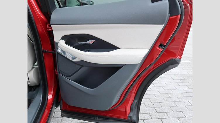 2018 認定中古車 Jaguar E-Pace フィレンツェ レッド D180 オートマチック全輪駆動 S