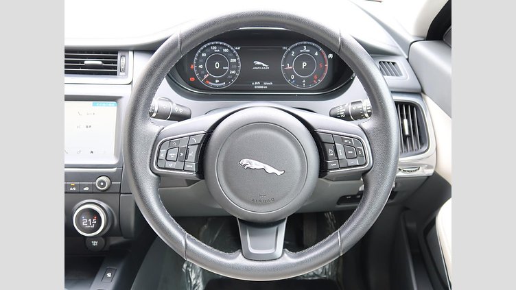 2018 認定中古車 Jaguar E-Pace フィレンツェ レッド D180 オートマチック全輪駆動 S