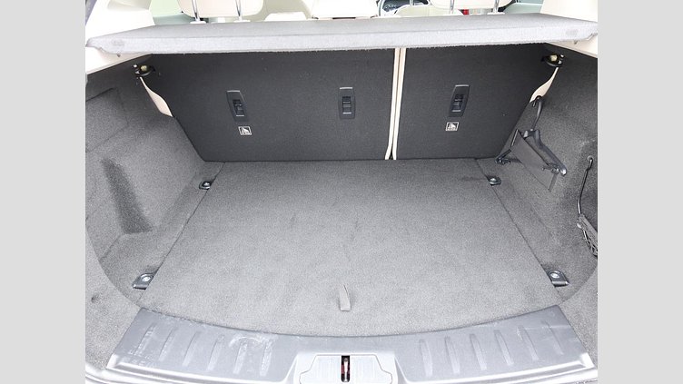 2018 認定中古車 Jaguar E-Pace フィレンツェ レッド D180 オートマチック全輪駆動 S