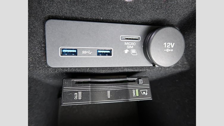 2018 認定中古車 Jaguar E-Pace フィレンツェ レッド D180 オートマチック全輪駆動 S