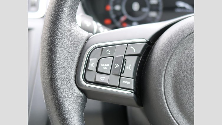 2018 認定中古車 Jaguar E-Pace フィレンツェ レッド D180 オートマチック全輪駆動 S